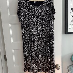 Old Navy Black and White Floral stretchy Dress